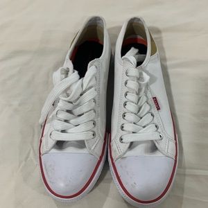 LEVI’S COMFORT  RED &WHITE LOW-TOP SNEAKERS (9)